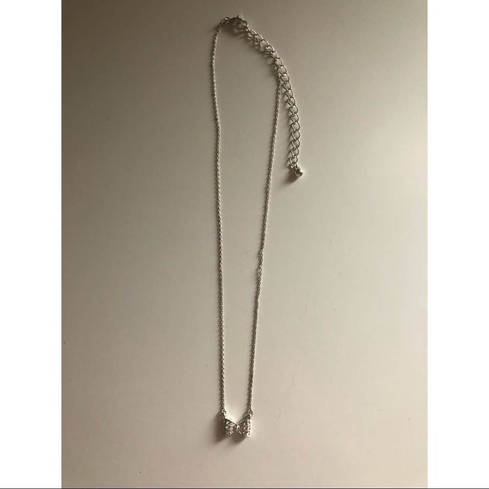 Bow necklace